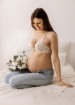 Babybauch-Shooting im Fotostudio in Rostock