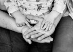 Familienfotos in der Natur_Familienfotos zu Hause